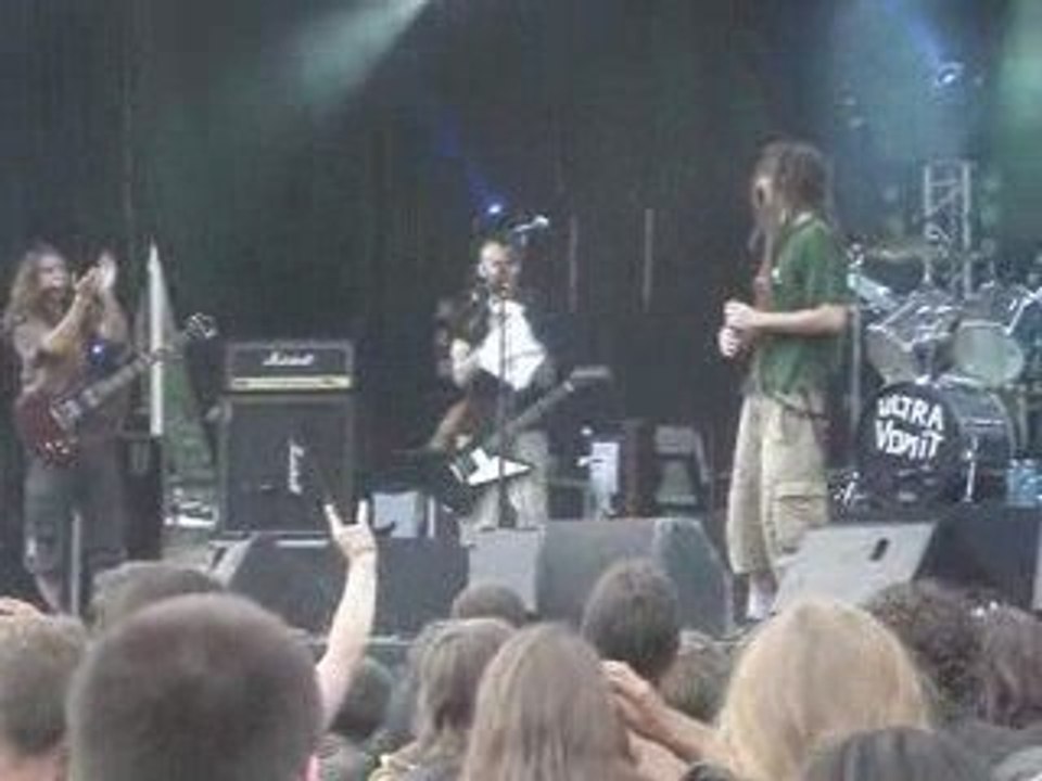 ultra vomit + eths (pub les velouté) live a la bathie