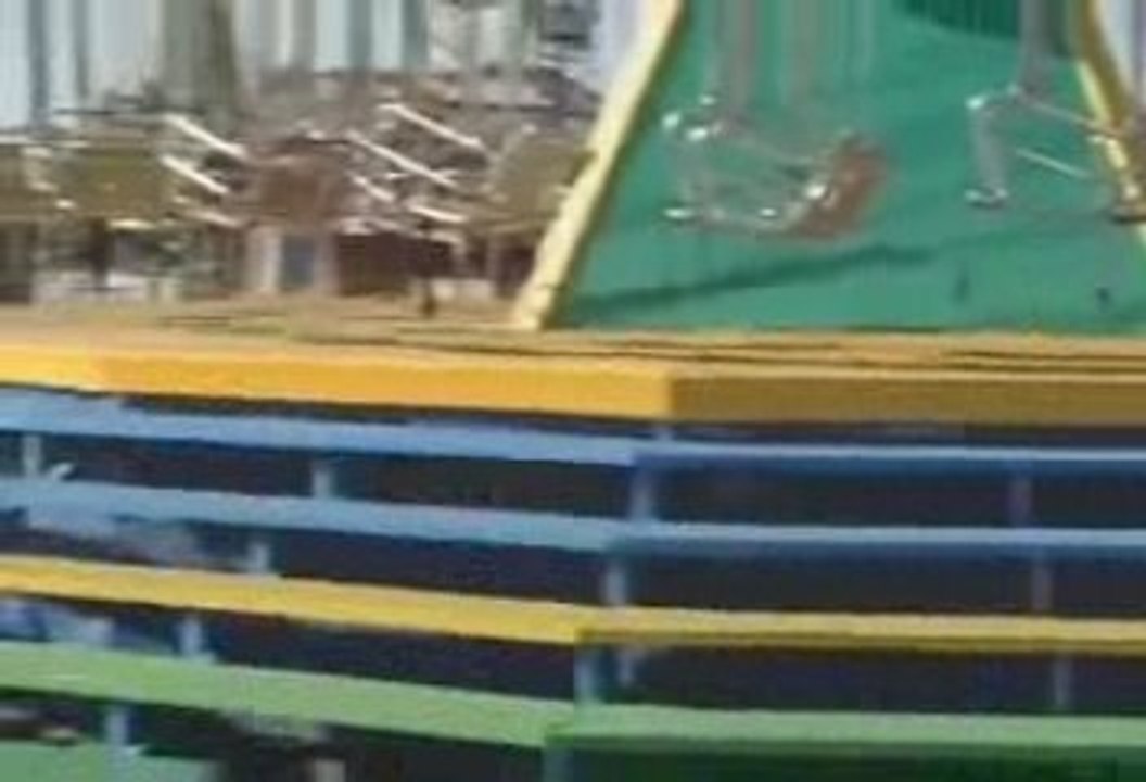 Düşen Kızdan Çıkan Sese Bakın Gülmekten Yarılıcaksınız