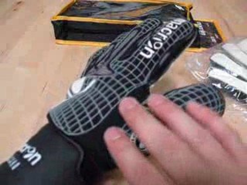 PRESENTATION GANTS MACRON VULCANO @ UNIVERSDUGARDIEN.COM