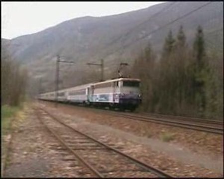 Une BB 25200 sur le Lyon - Modane à Virieu-le-Grand