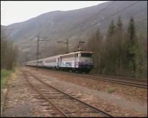 Une BB 25200 sur le Lyon - Modane à Virieu-le-Grand
