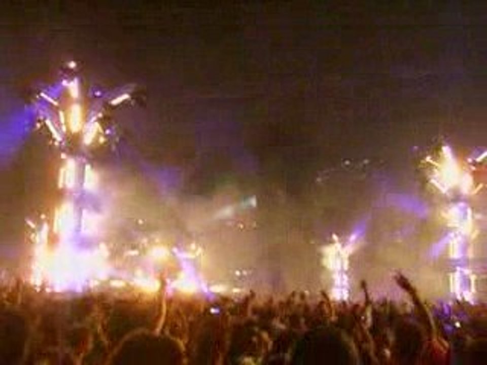 UNIGHTED 2009 - DAVID GUETTA "LOVE DON'T LET ME GO"