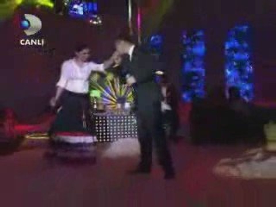 Keremcem & Sıla Gençoğlu - Bile Bile (Canlı Performans)