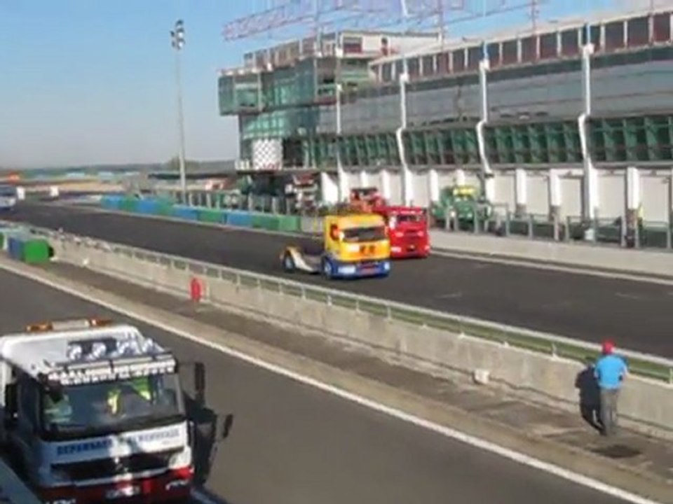 Gp camion Magny-cours 2011 - Essais libres camion 1 vidéo 2