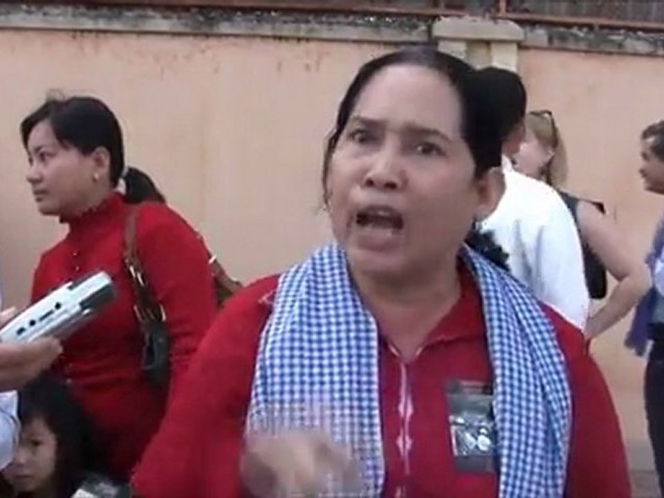 cambodia 2011 news- hun sen party (S22) violence sur population khmer .avi‏