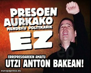 Cartel que pide la libertad de Troitiño