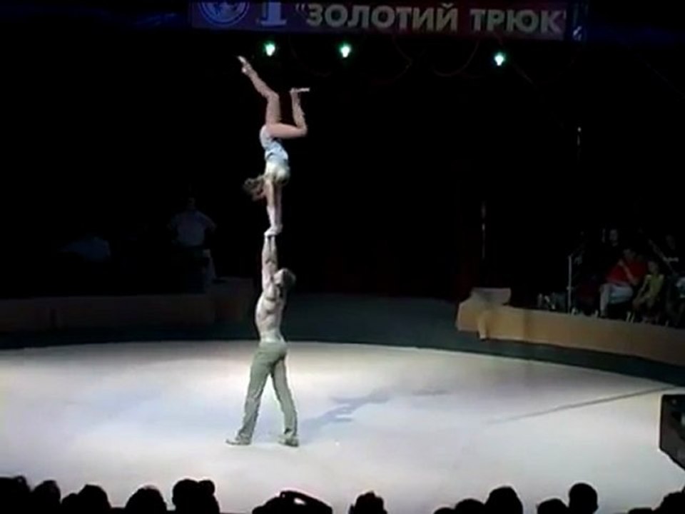 VALERIY & ULIA-acrobatic-presents Art agency Valentino