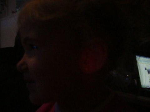 Hanaë chante une souris verte ^^