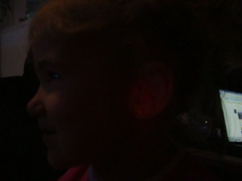 Hanaë chante une souris verte ^^