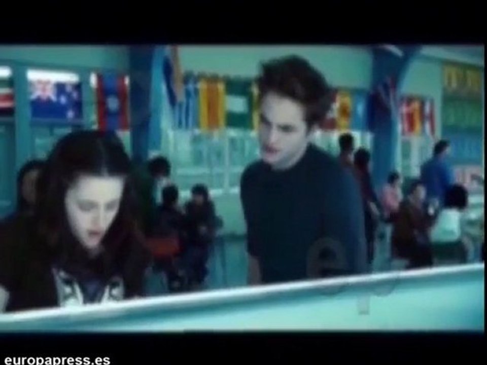 Robert Pattinson loco por las mujeres mayores