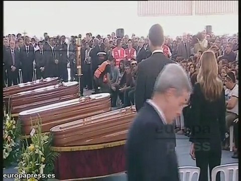 Los Príncipes dan su apoyo a los familiares de las víctimas