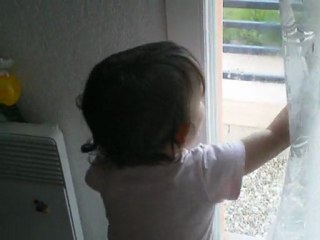 LILY MAY fait les vitres