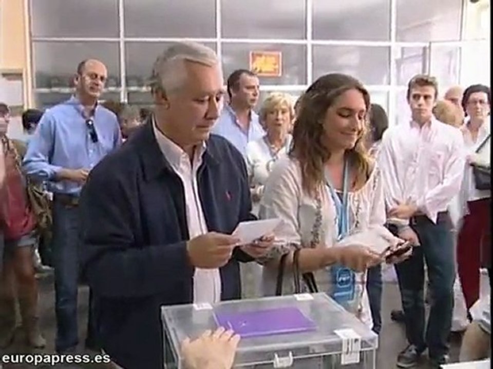 Arenas ejerce su derecho al voto en Sevilla