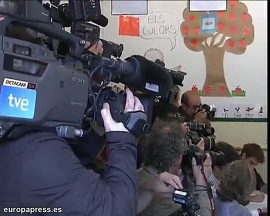 Xavier Trias (CIU) ejerce su derecho al voto