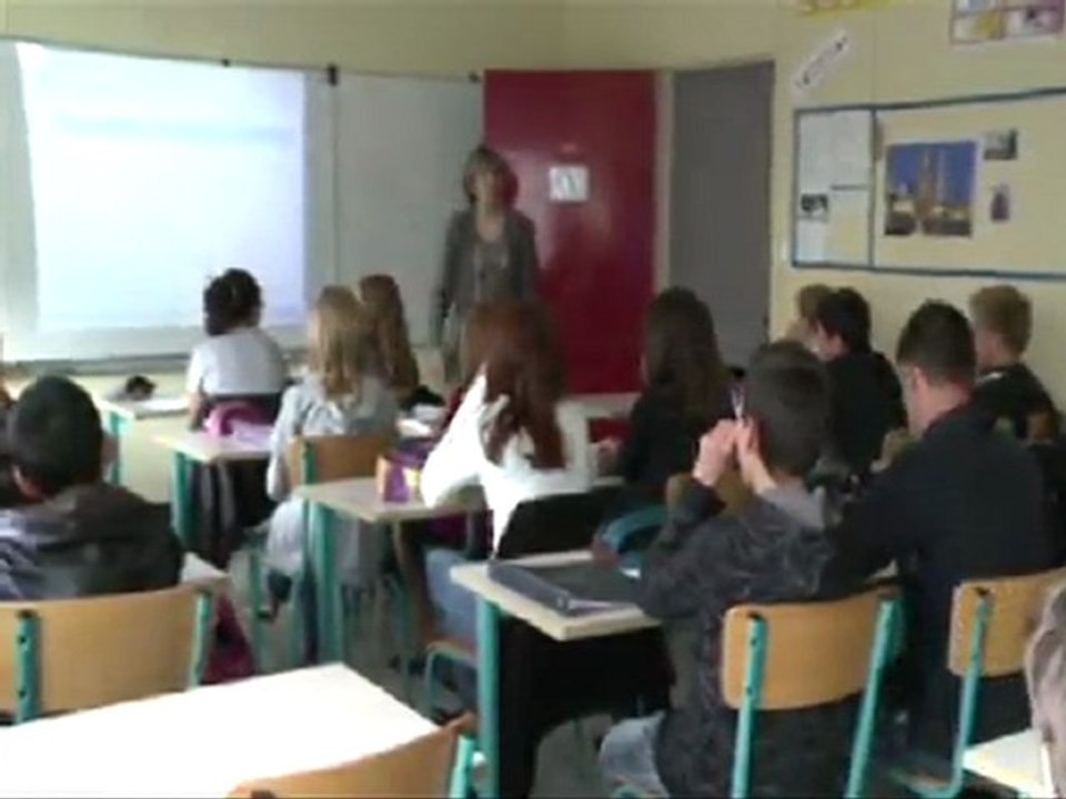 Arabic-web-Etudes et sport: la joie de vivre des collégiens