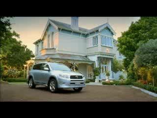 pub-toyota-rav4-happy-together