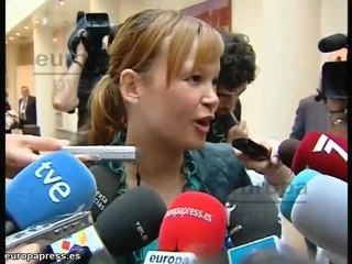 Pajín opina que "conviene hablar menos fuera" del partido