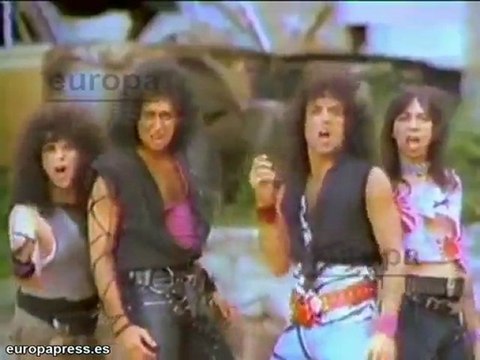 Detienen al ex guitarrista de Kiss por violencia doméstica