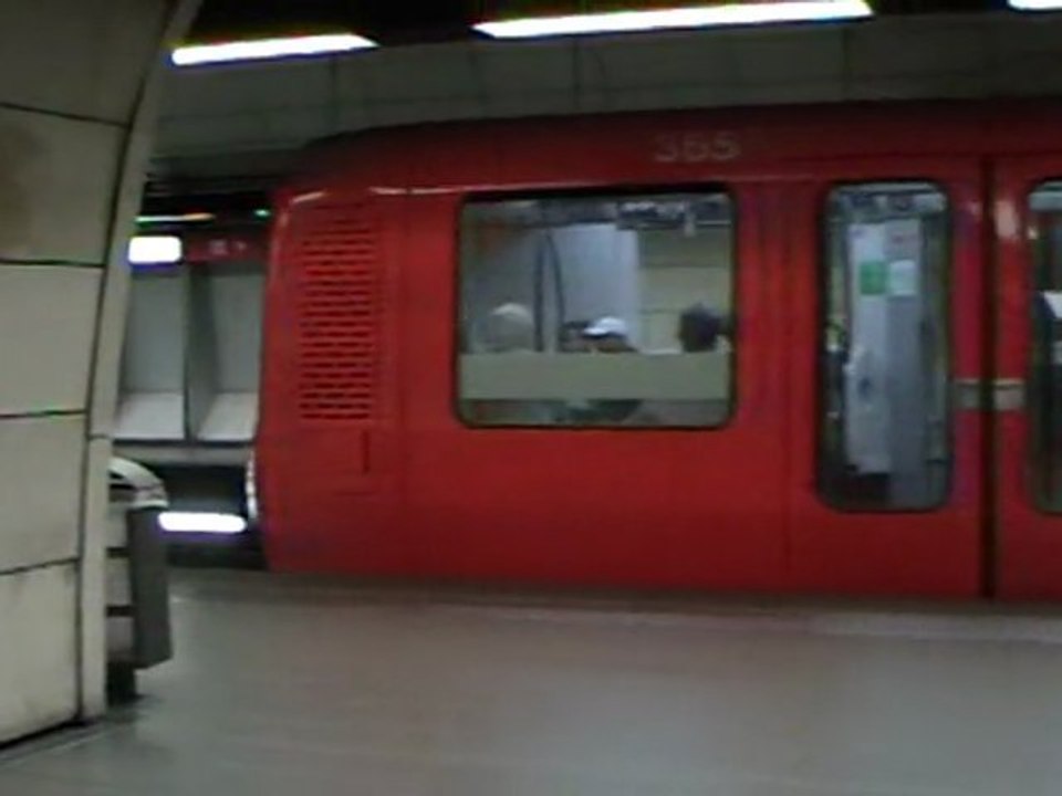 MPL85 : Départ de la station Vieux Lyon sur la ligne D du métro de Lyon