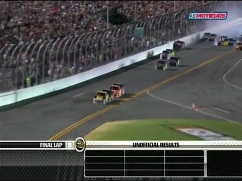 Nascar Sprint Cup 2011 Coke Zero 400 Finish crash (french)