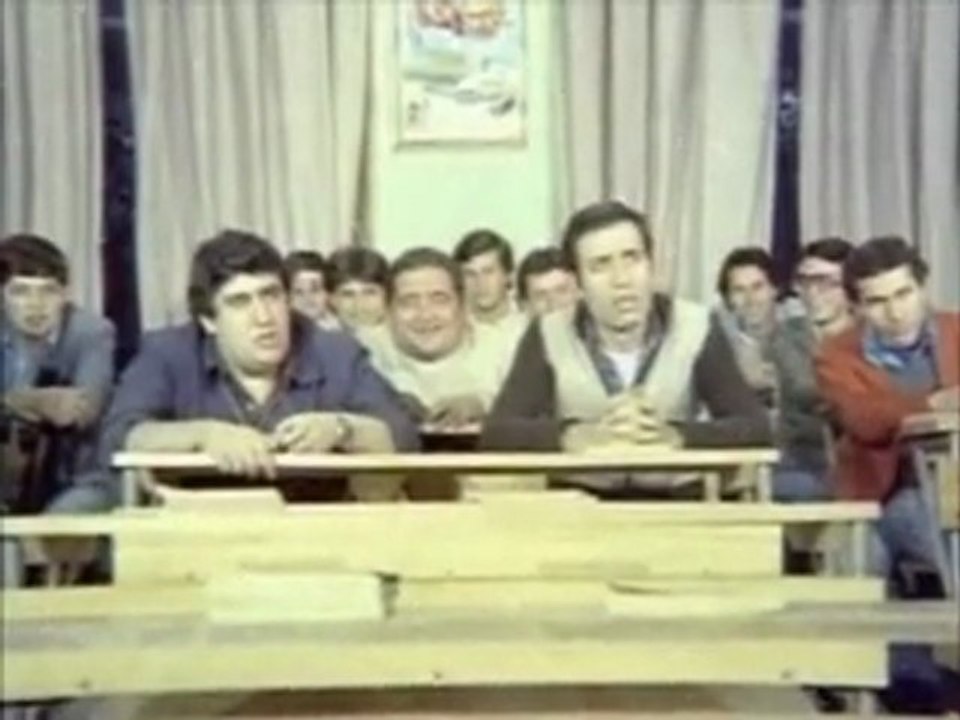 hababam sınıfı bıyıklı hoca ''hocam bu kızlar manyak manyak''