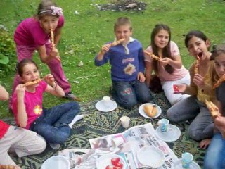 masa tenisi takımı piknikte