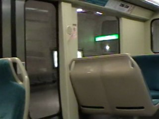 A l'intérieur d'une rame MPL75 sur la ligne B du métro de Lyon