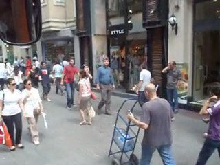 İstiklal Caddesi'nde tarihi tramvay