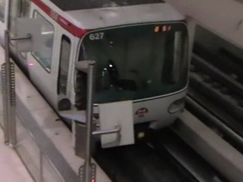 MPL75 : Mise en place sur le quai départ à la station Stade de Gerland sur la ligne B du métro de Lyon