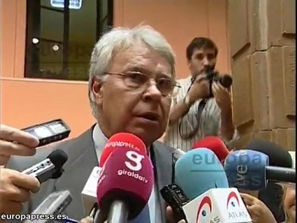 González: Adelantar las elecciones es especular