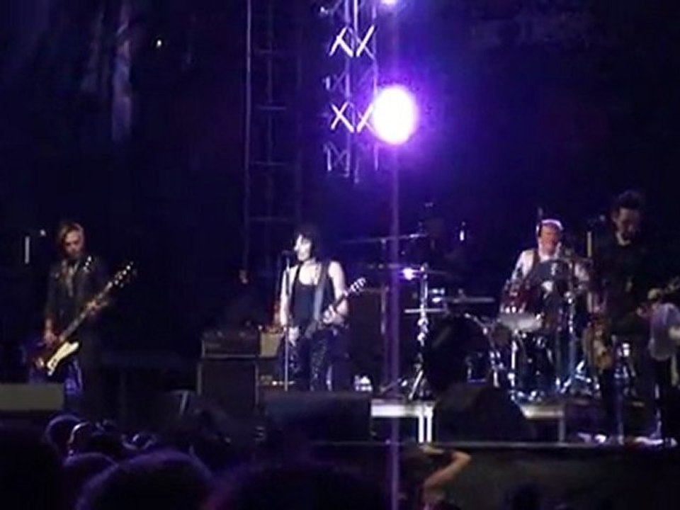 Joan Jett and The BlackHearts - Festivoix 2011 - Bad Reputation - First Song