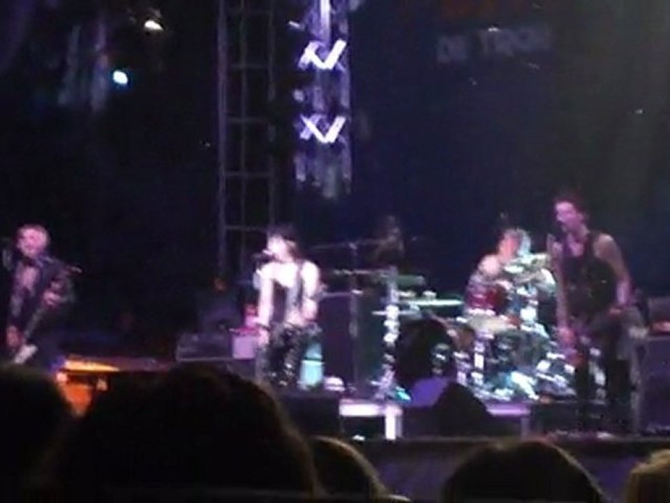 Joan Jett and The BlackHearts - Festivoix 2011 - You Drive Me Wild part #1