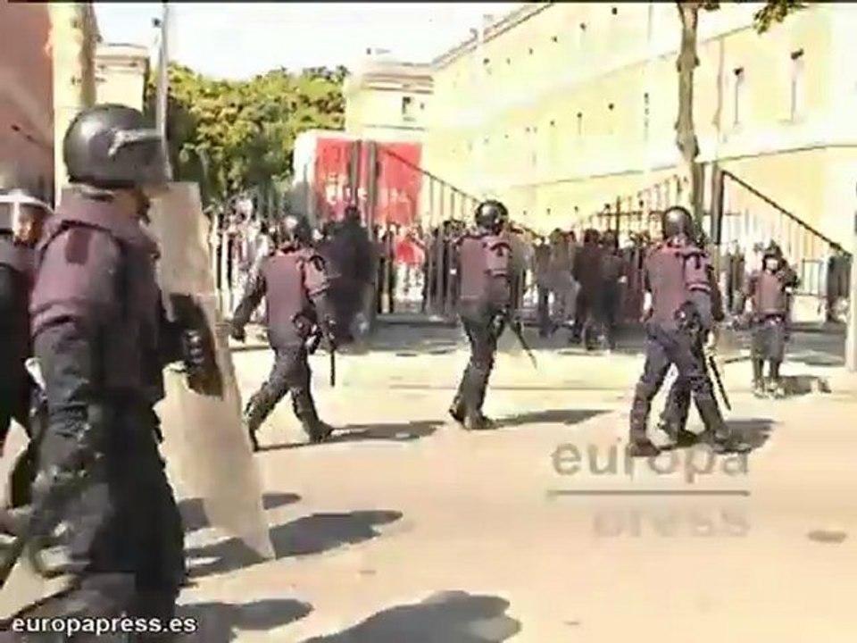 'Indignados' de Barcelona bloquean la Ciutadella
