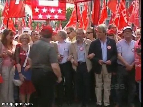 UGT y CCOO presentan firmas contra la reforma laboral