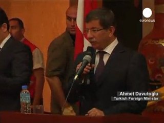 Turquía reconoce a los rebeldes libios