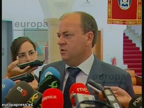 Monago pide parar operación Caja Extremadura