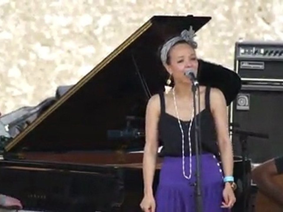 ELODIE RAMA - SOLEILS BLEUS 2011