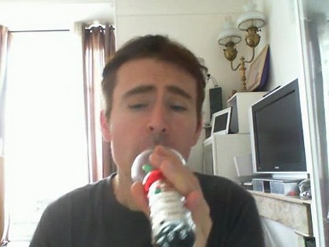 Wiwi égratigne hey baby (drop it to the floor)