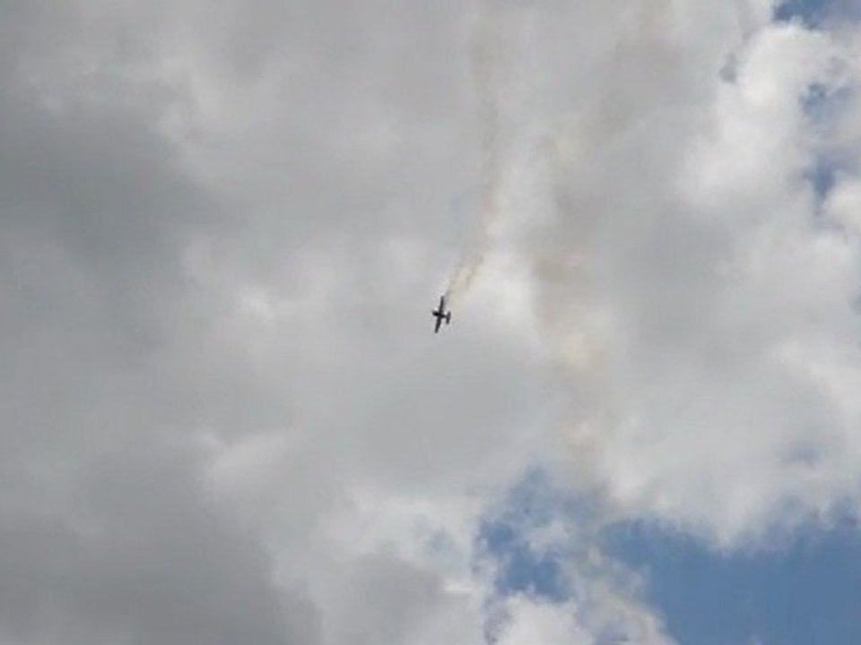 Extra 330 SC Ferté-Alais 2011-3 (Vidéo Amateur)
