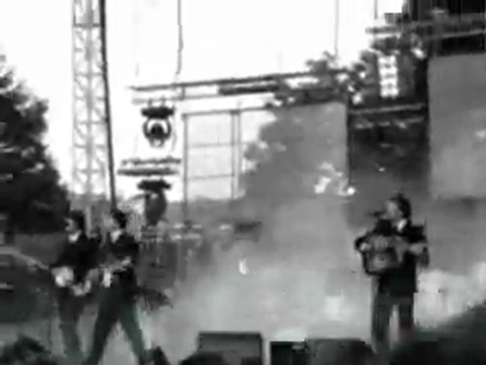 le retour des beatles !! oui oui c bien eux !!  LOL  !