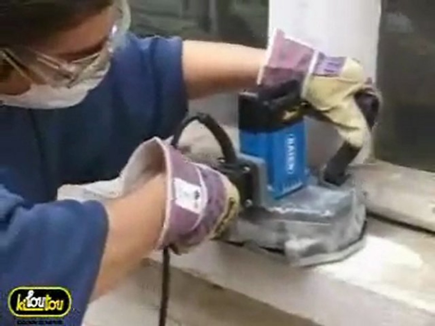 Comment décaper une surface en béton ? - Vidéo Dailymotion