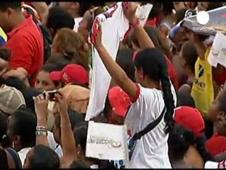 Venezuela's Chavez vows to battle cancer