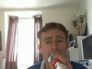 Wiwi égratigne "love story" de Taylor Swift