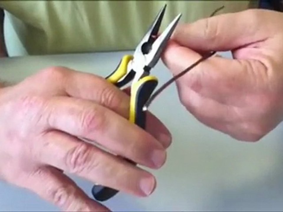 Atelier initiation et création de bague fil, utilisation du gabarit pour bague en fil alucolors, laiton et cuivre