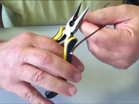 Atelier initiation et création de bague fil, utilisation du gabarit pour bague en fil alucolors, laiton et cuivre