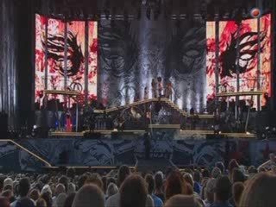 Robbie williams Live hot fudge