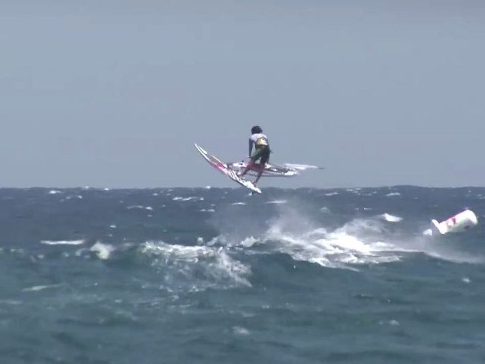 Costa Teguise PWA World Cup 2011, windsurf freestyle : victoire de Gollito Estredo