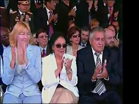 Desfile Bicentenario con delegaciones internacionales