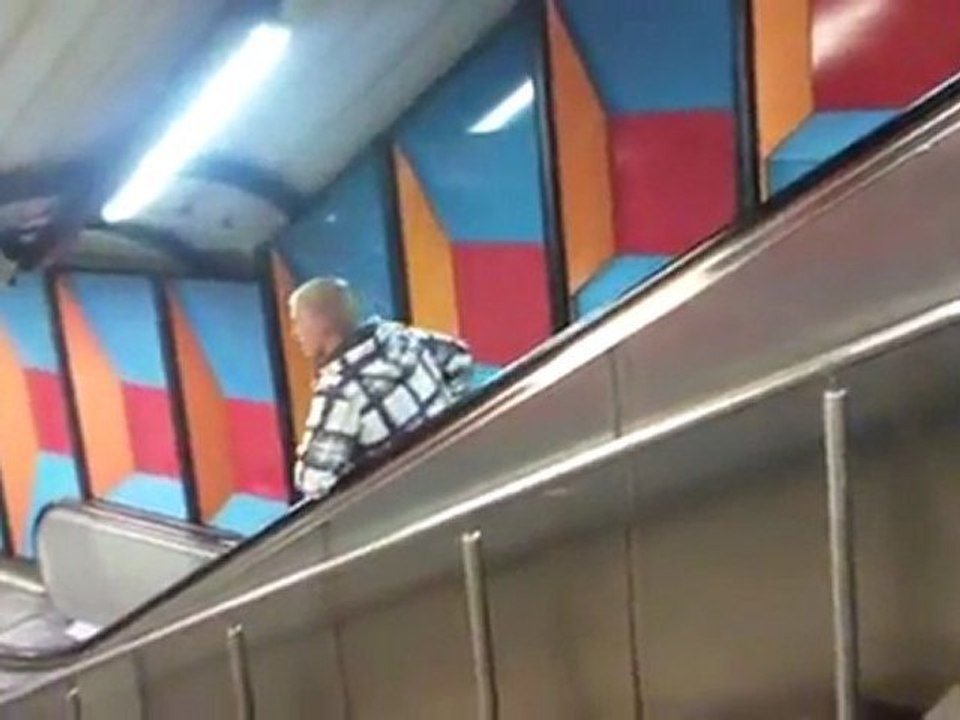 Auf der Rolltreppe ...