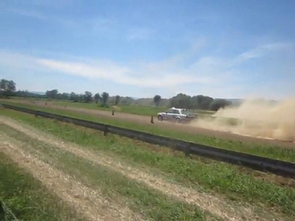 Auto cross video Momo